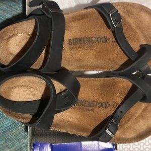 WYARA Birkenstock Women's Yara An elegant sandal with an adjustable ankle strap.